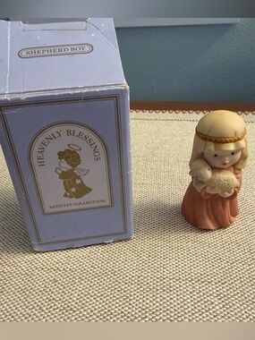Vintage 1987 Avon Heavenly Blessings Nativity Shepherd Boy Christmas Figurine